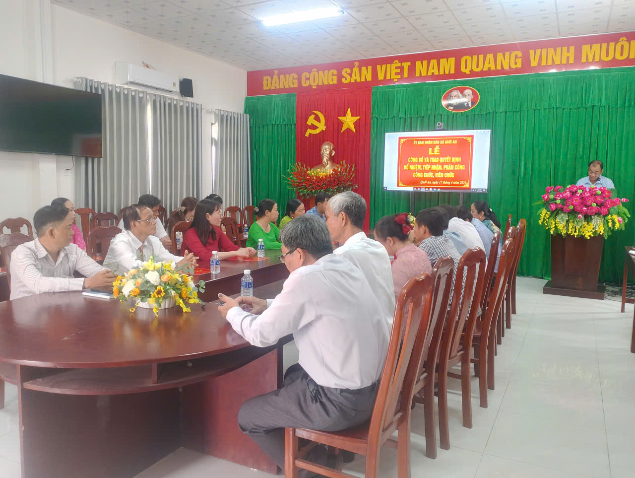 Xã Quới An công bố và trao quyết định bổ nhiệm, tiếp nhận và phân công công chức, viên chức