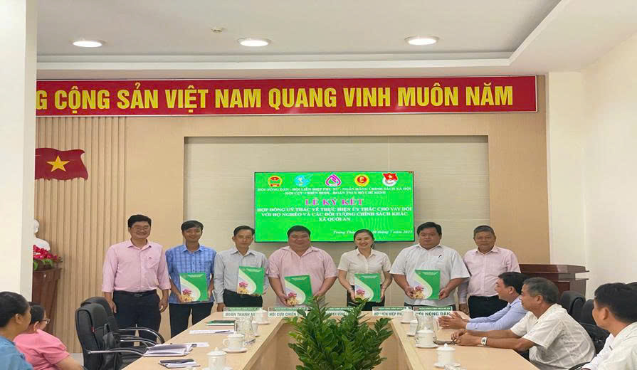Lễ ký kết hợp đồng ủy thác giữa ngân hàng chính sách xã hội Vũng Liêm với các tổ chức đoàn thể xã Quới An